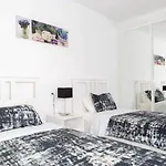 Beautiful 2 Bedrooms , Dona Sofia. アパート フエンヒロラ