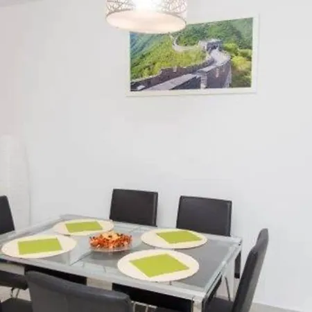 Beautiful 2 Bedrooms , Dona Sofia. 푸엔히롤라