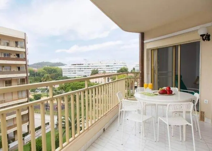 Beautiful 2 Bedrooms , Dona Sofia. Apartment